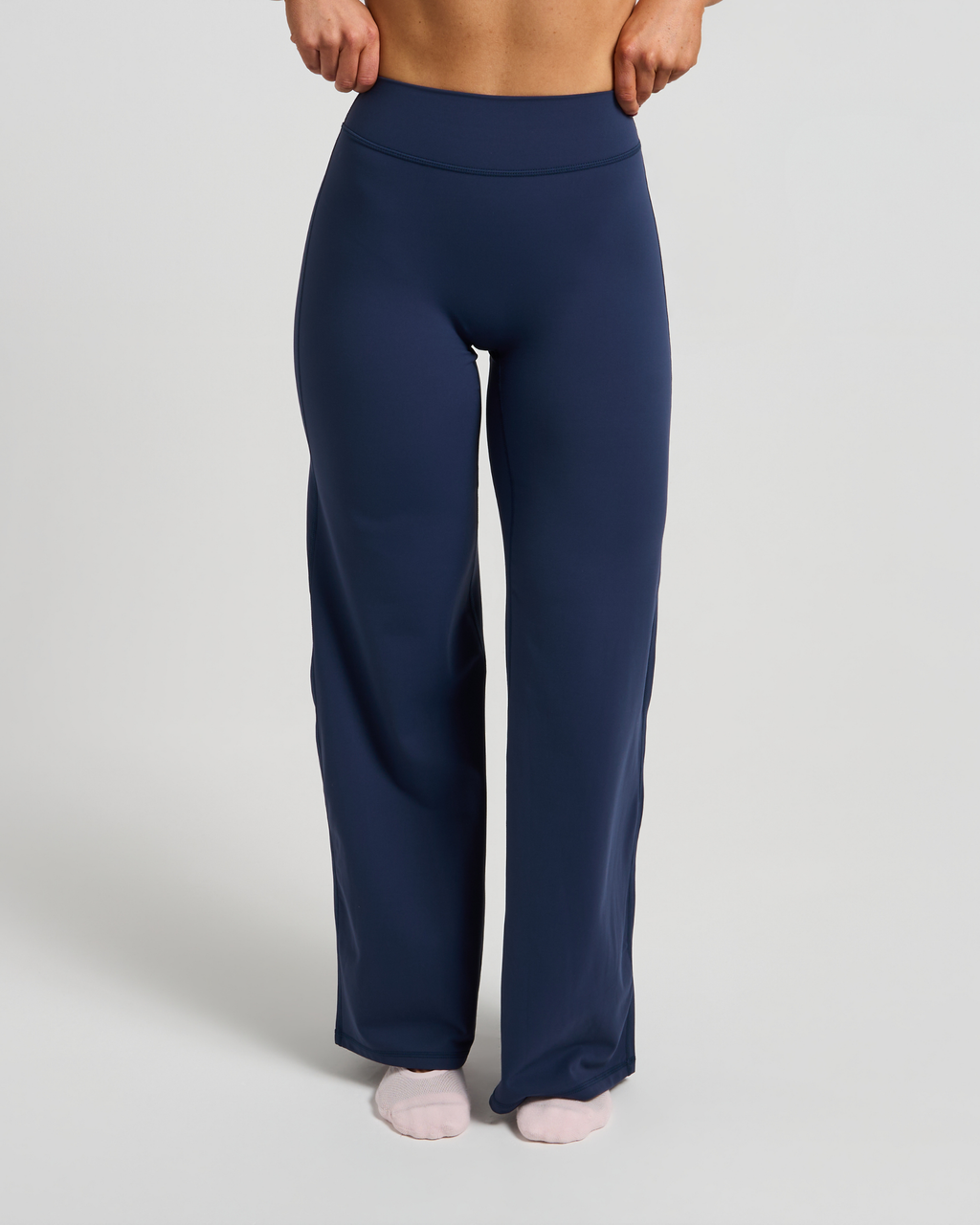 SKNCLOUD™ Straight Leg Leggings with White Logo
