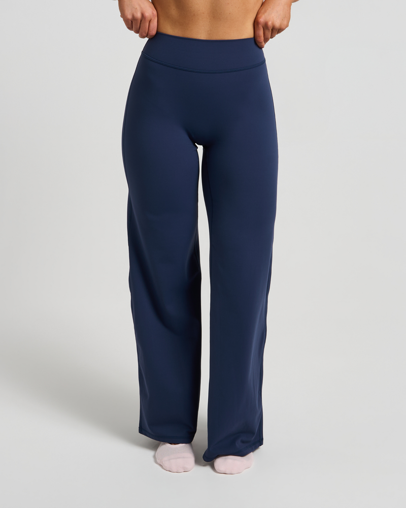 SKNCLOUD™ Straight Leg Leggings with White Logo - Shadow Blue